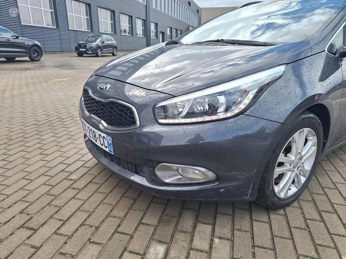 Kia Ceed 2013 — rear view
