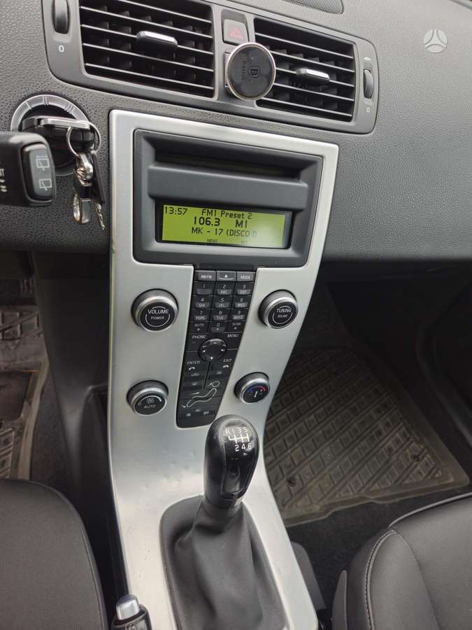 Volvo V50 2010 — photo 5