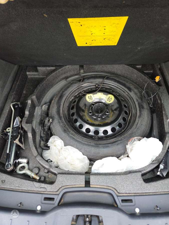 Volvo V50 2010 — photo 9