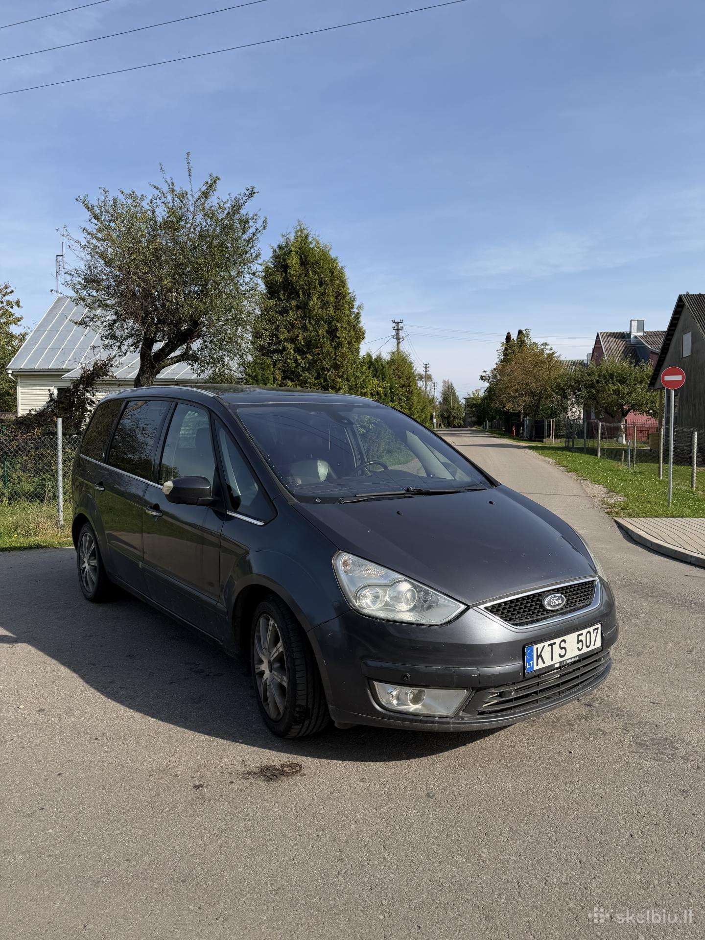 Ford Galaxy 2006 — rear view