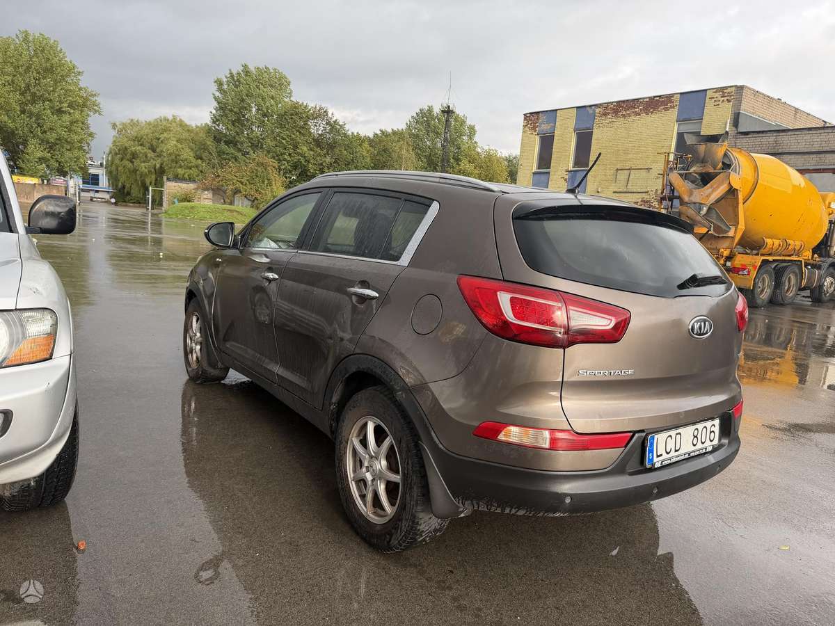 Kia Sportage 2010 — rear view