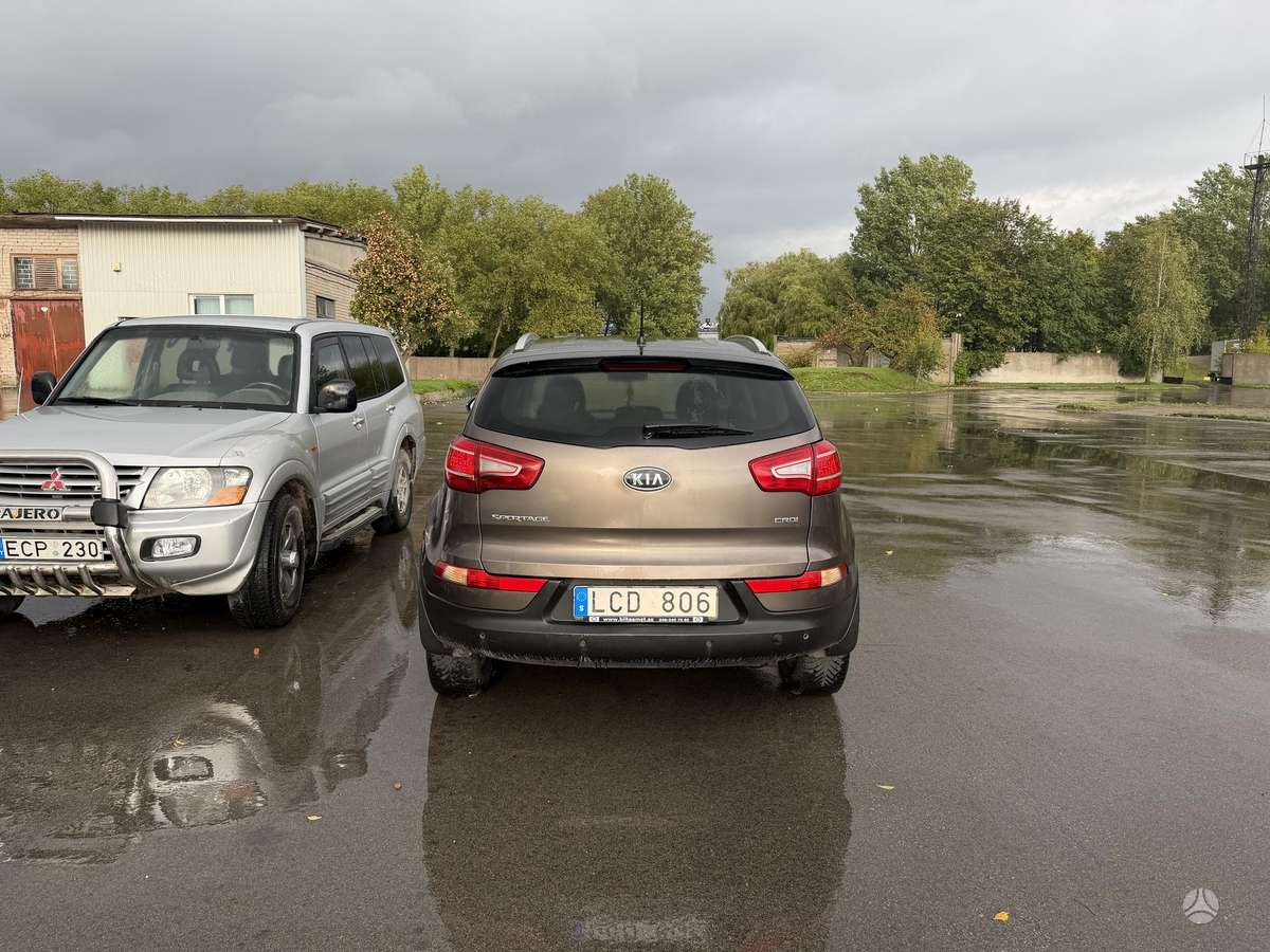 Kia Sportage 2010 — interior