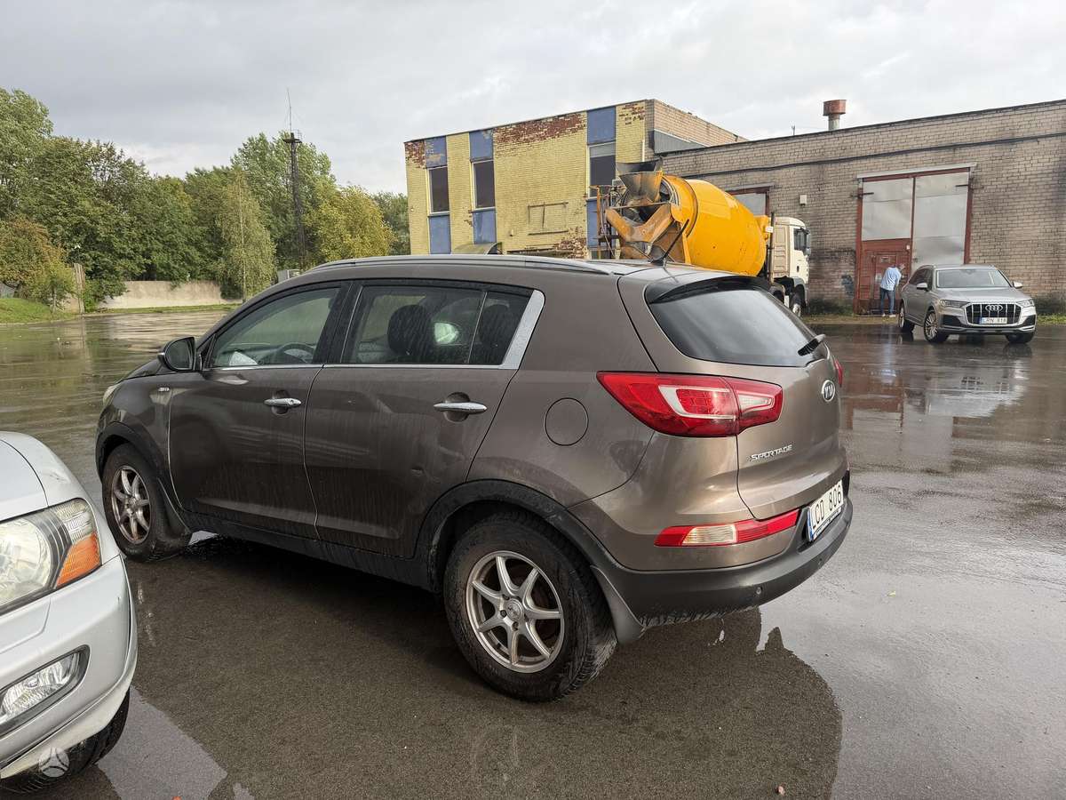 Kia Sportage 2010 — engine 1995 cm³
