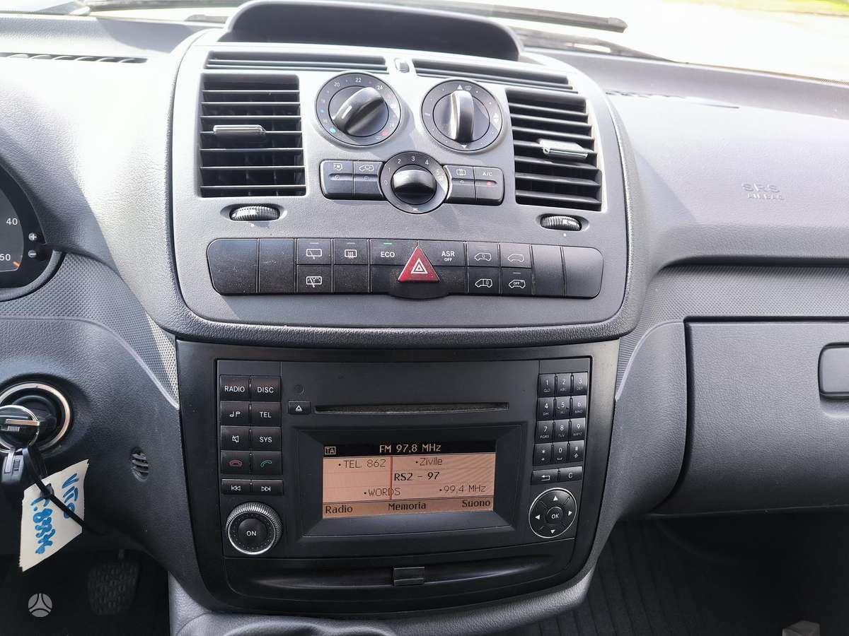 Mercedes-Benz W123 2011 — photo 15