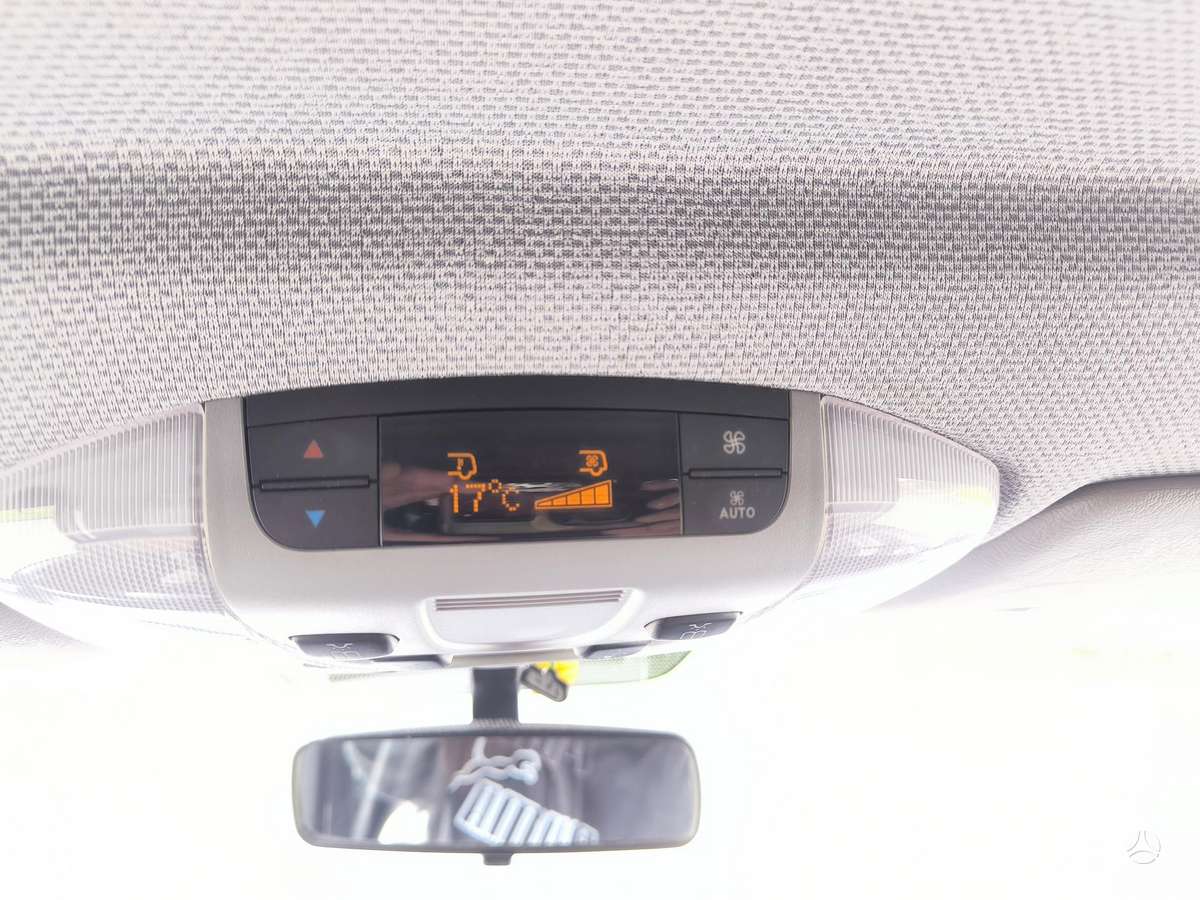 Mercedes-Benz W123 2011 — photo 17