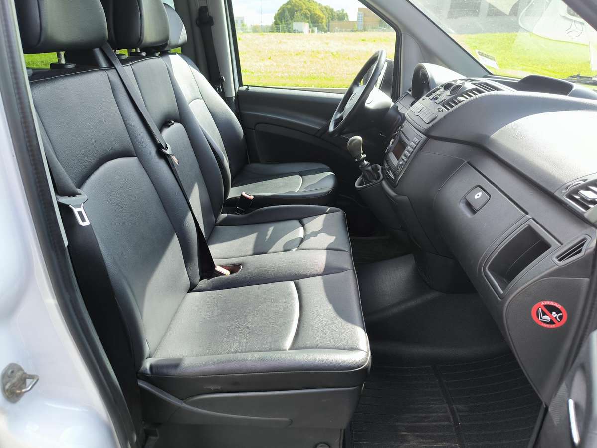 Mercedes-Benz W123 2011 — photo 8