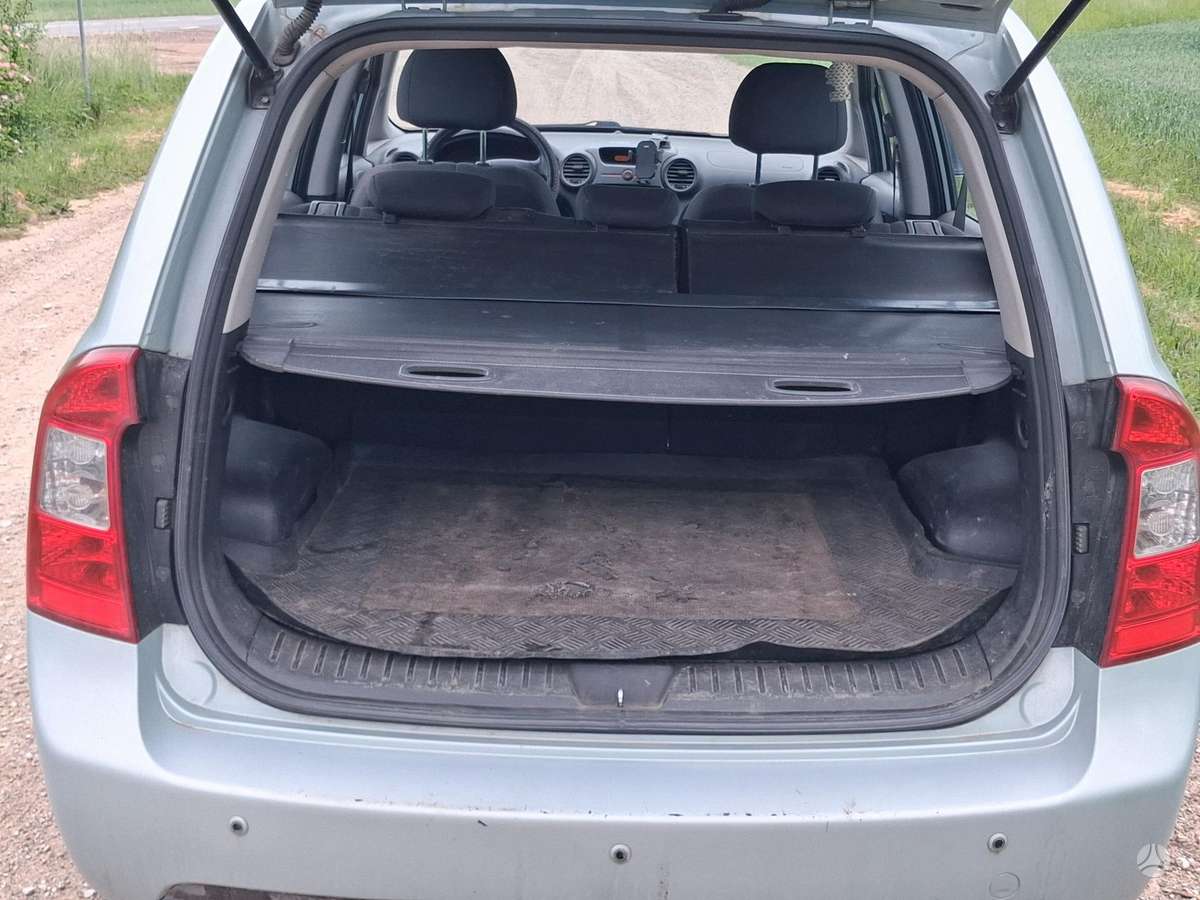Kia Carens 2007 — салон