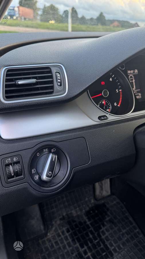 Volkswagen Passat 2013 — photo 12