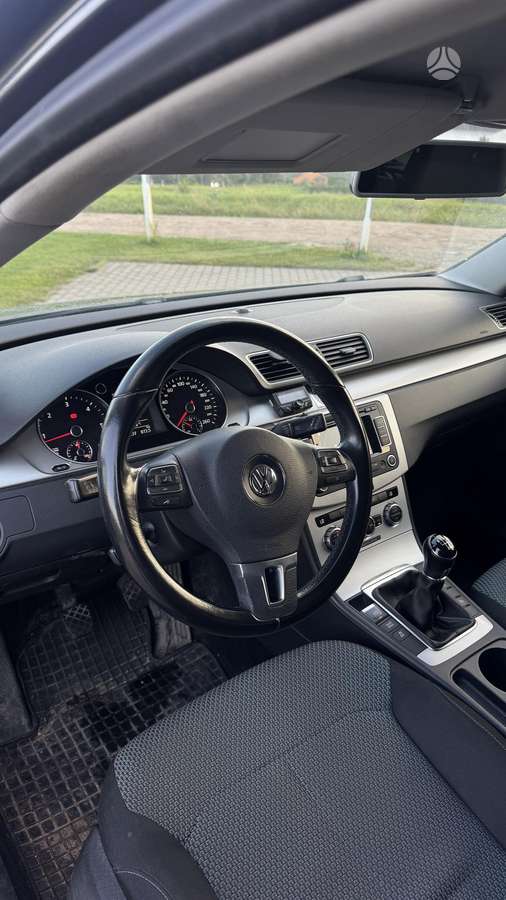 Volkswagen Passat 2013 — photo 14