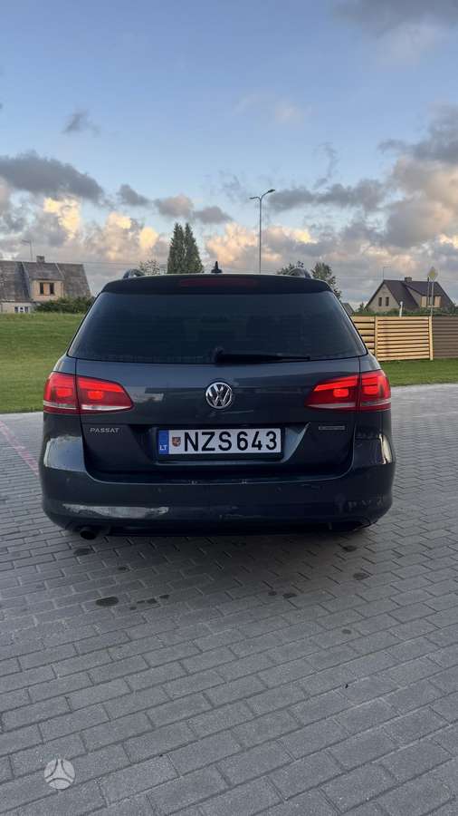 Volkswagen Passat 2013 — interior