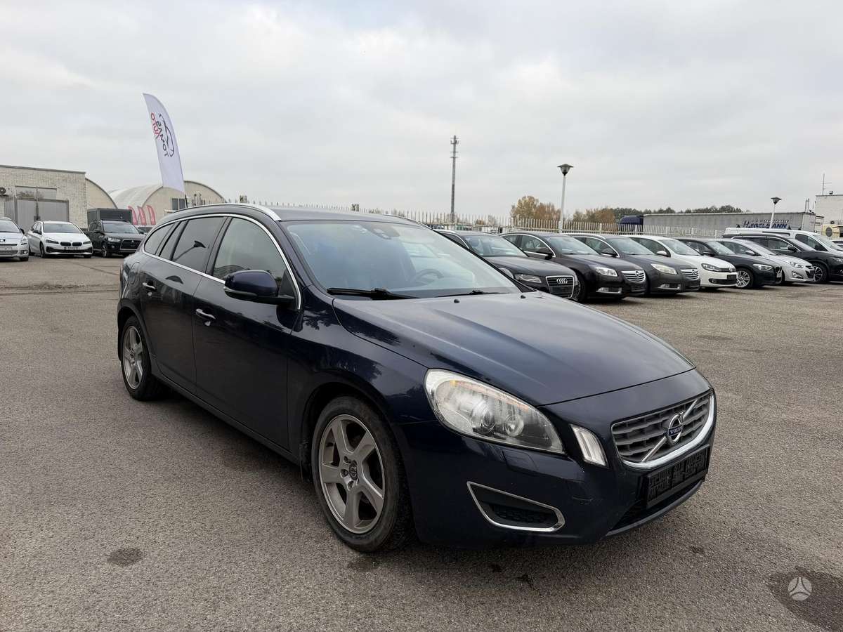 Volvo V60 2011 — вигляд ззаду