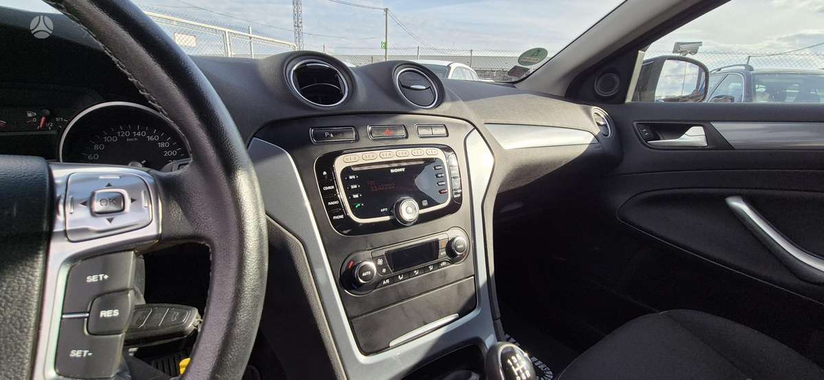 Ford Mondeo 2010 — photo 10
