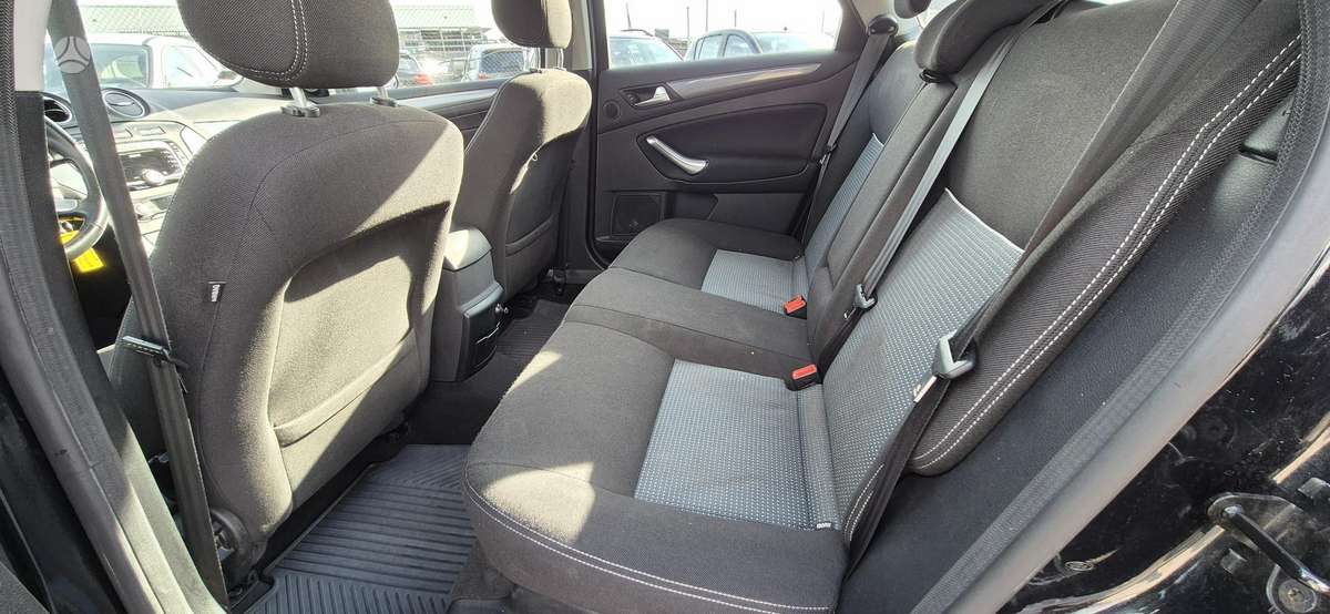 Ford Mondeo 2010 — photo 12