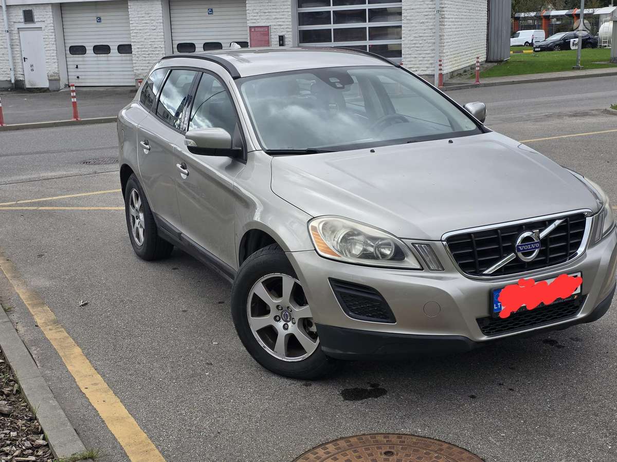 Volvo XC60 2011 — interior