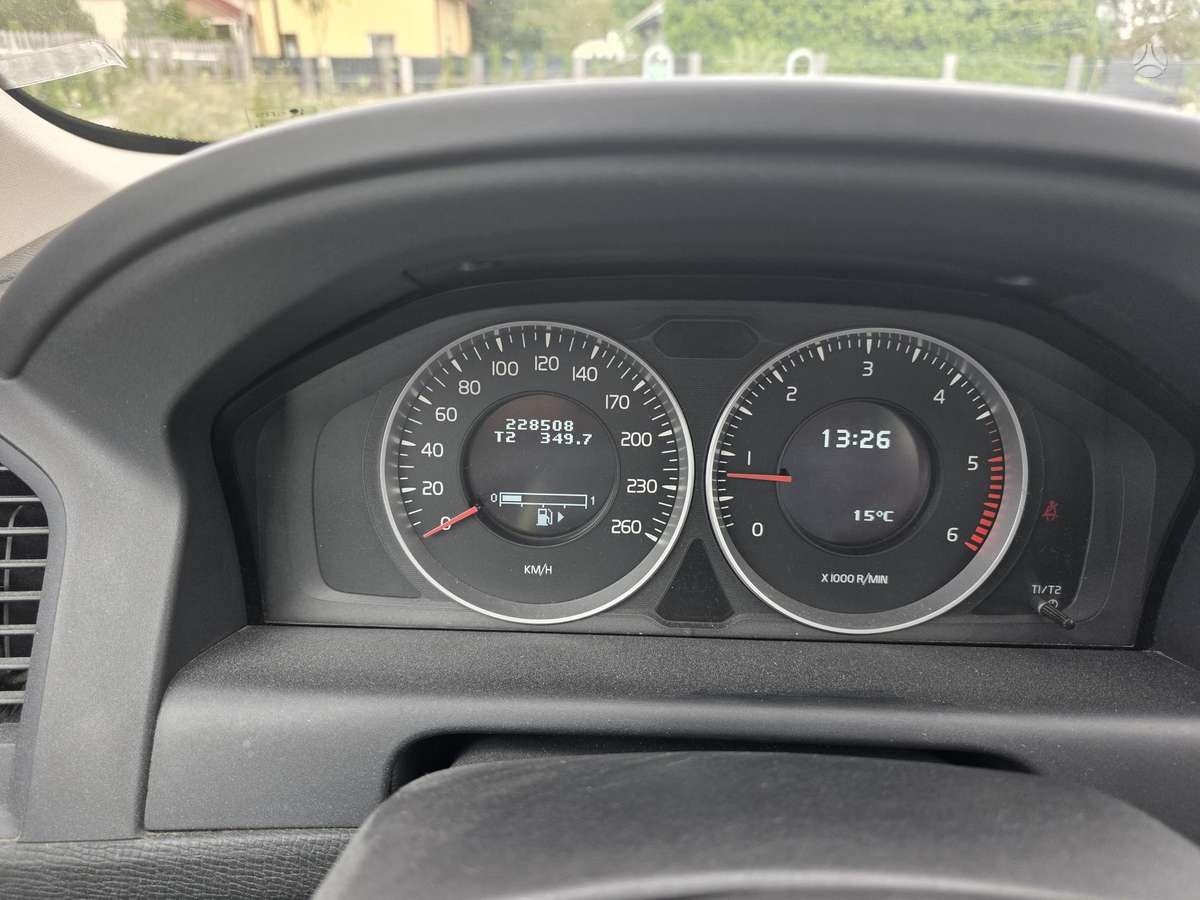 Volvo XC60 2011 — photo 8
