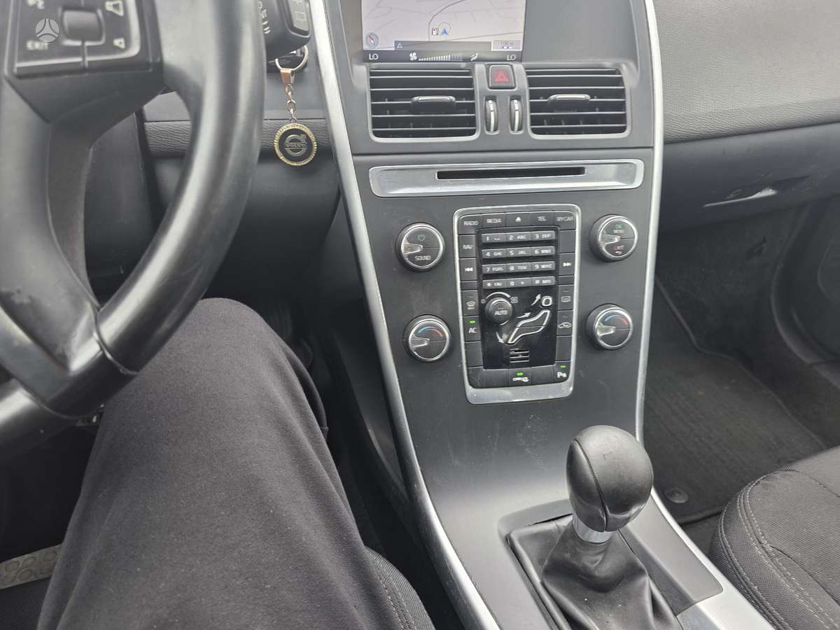 Volvo XC60 2011 — photo 9