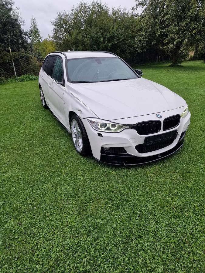 BMW 320 2013 — салон