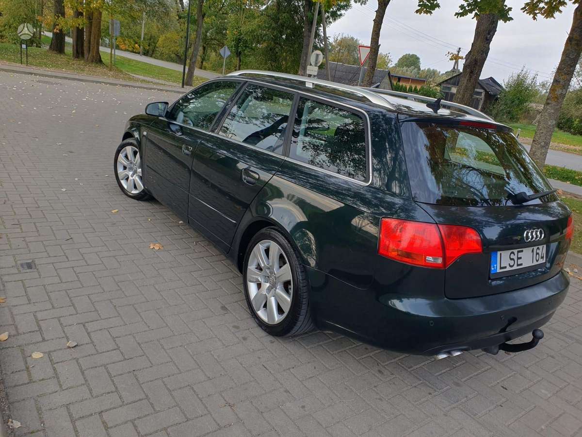 Audi A4 2006 — вигляд ззаду