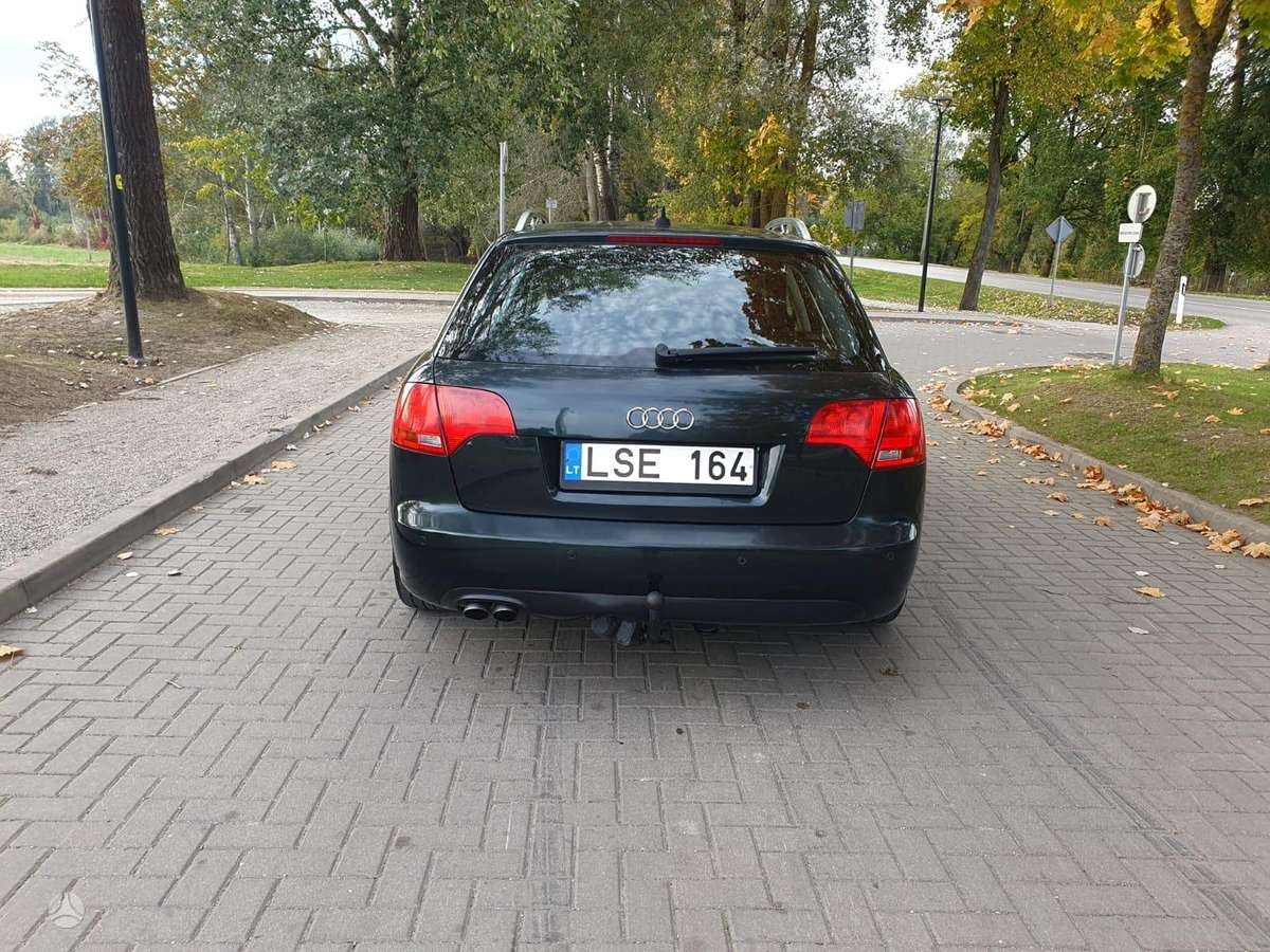 Audi A4 2006 — салон