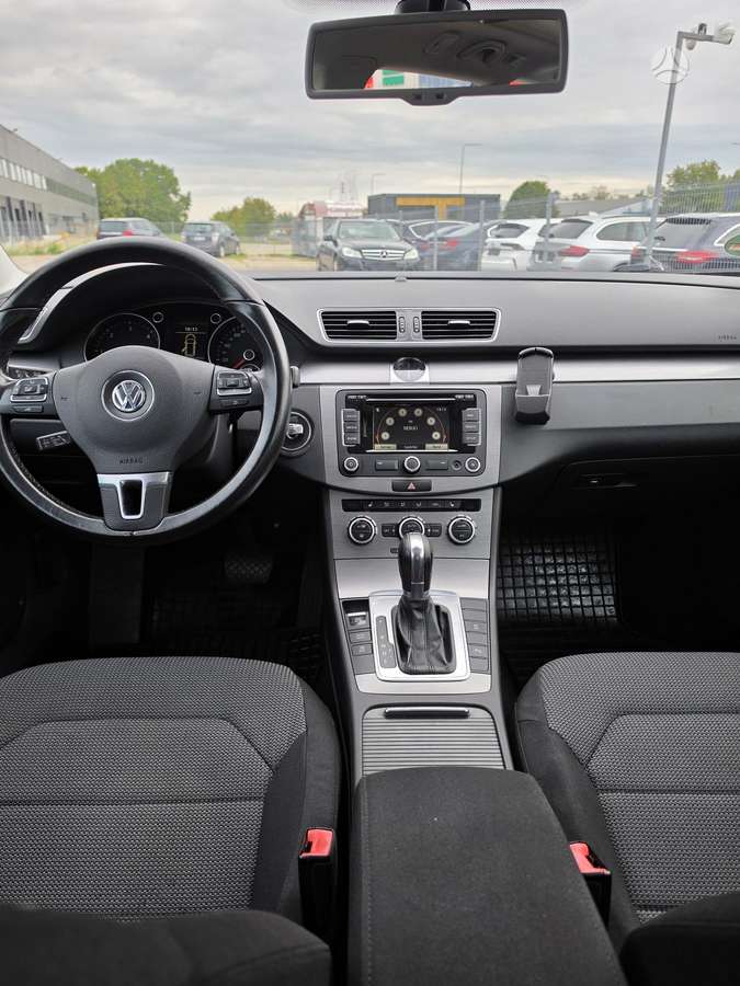Volkswagen Passat 2013 — photo 11