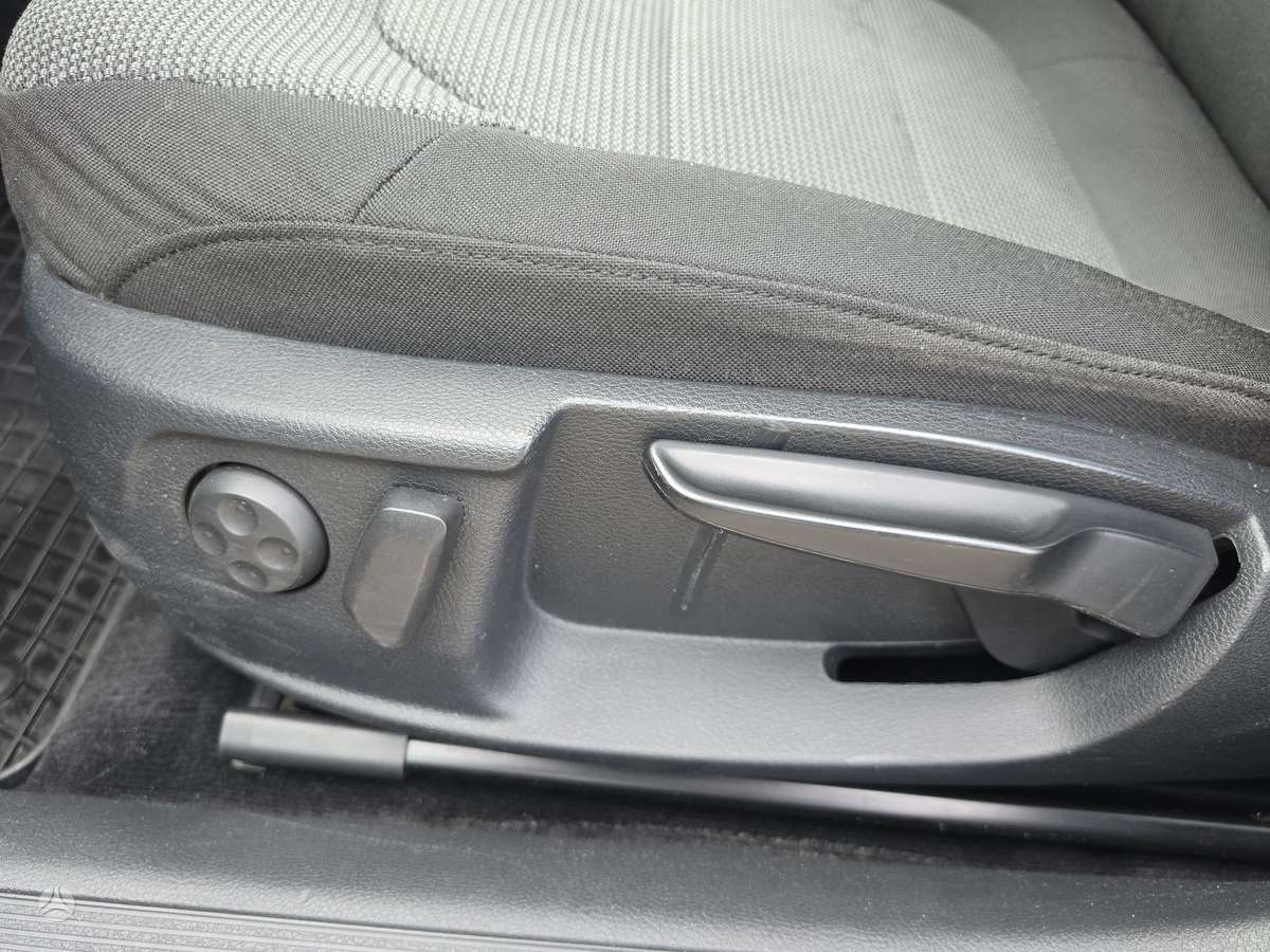 Volkswagen Passat 2013 — photo 20