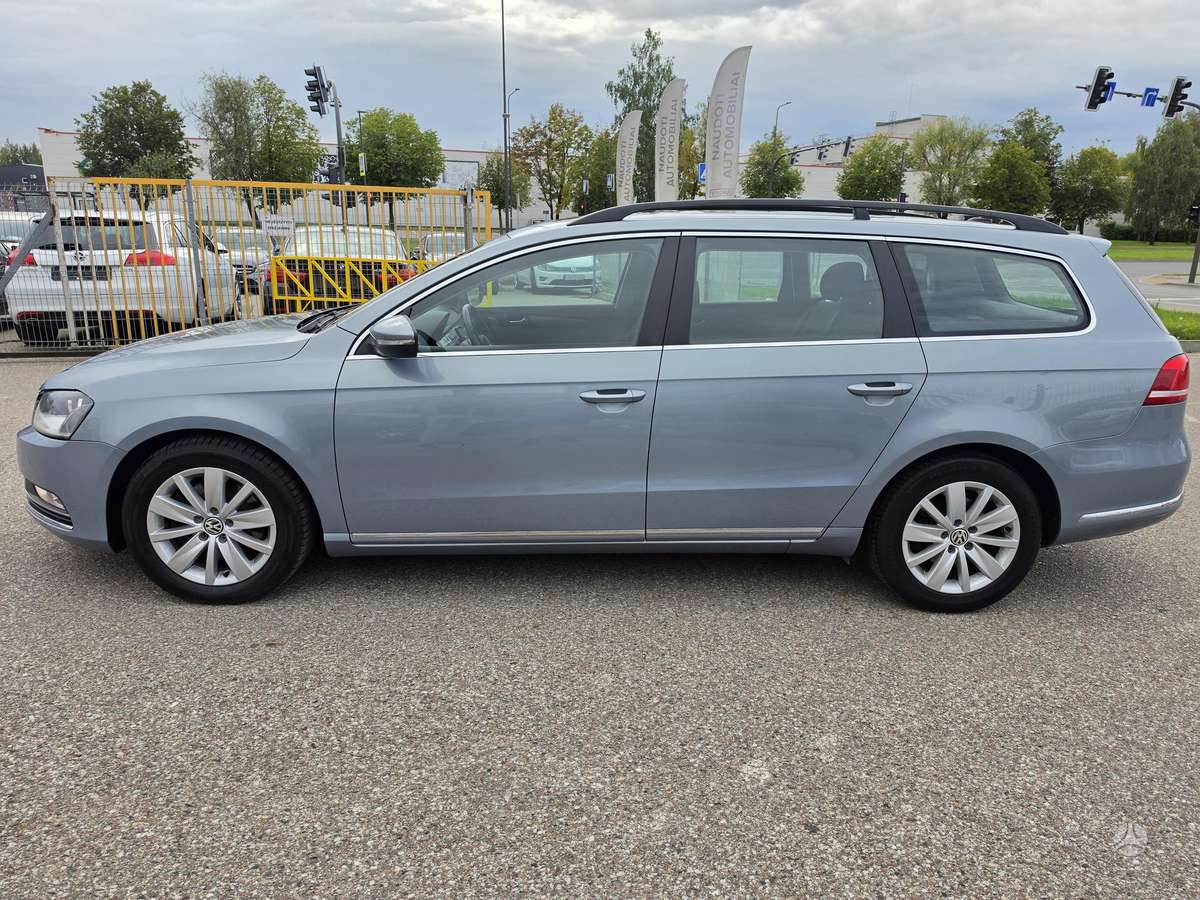 Volkswagen Passat 2013 — interior