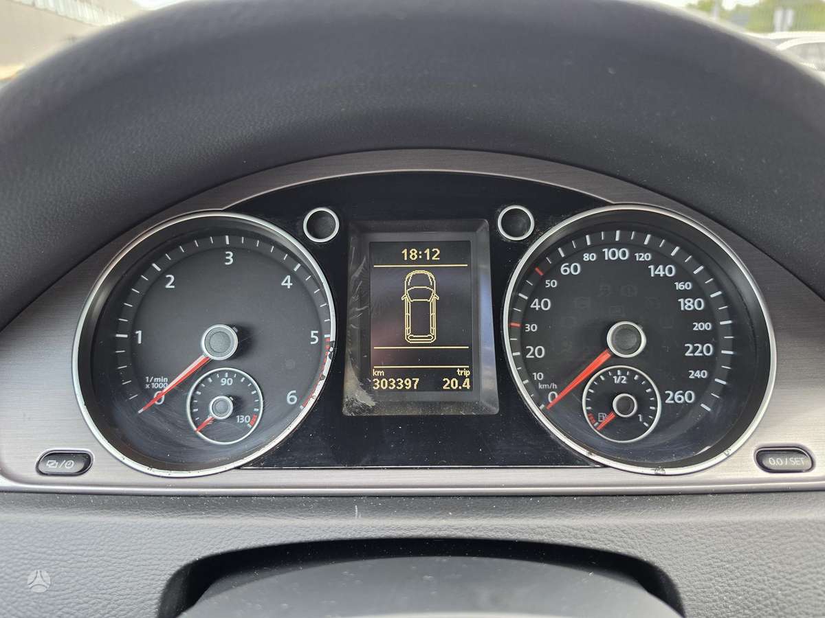 Volkswagen Passat 2013 — photo 8