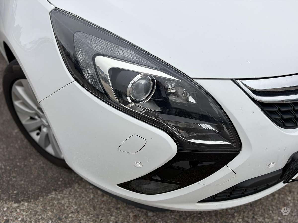 Opel Zafira 2013 — двигун 2000 cm³, 165 HP (121kW)
