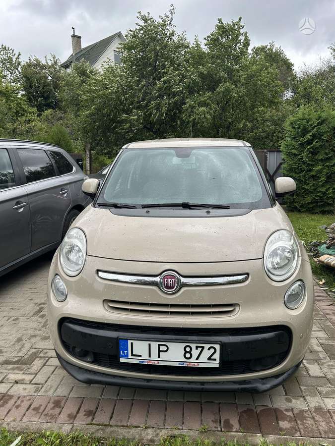 Fiat 500L 2014 — rear view