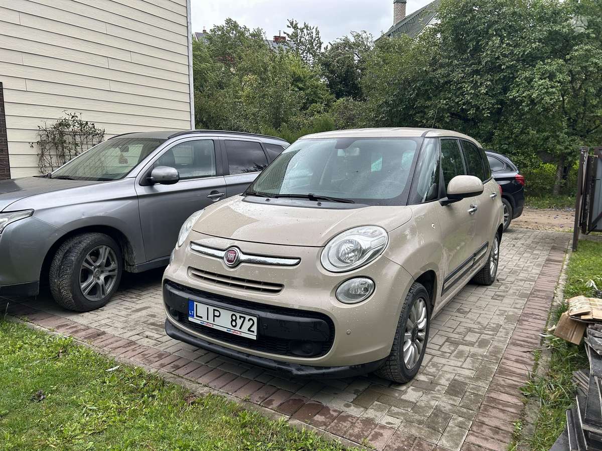 Fiat 500L 2014 — interior