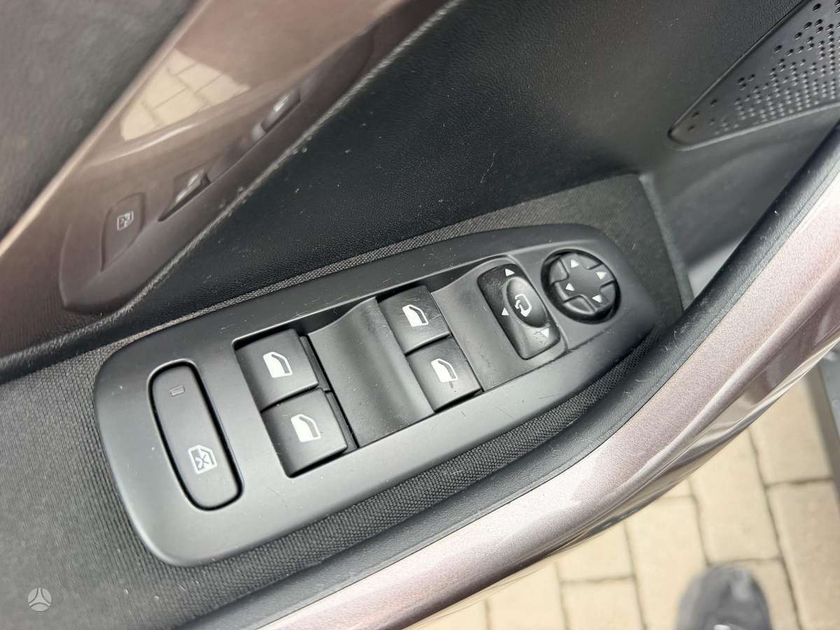 Peugeot 2008 2014 — photo 14
