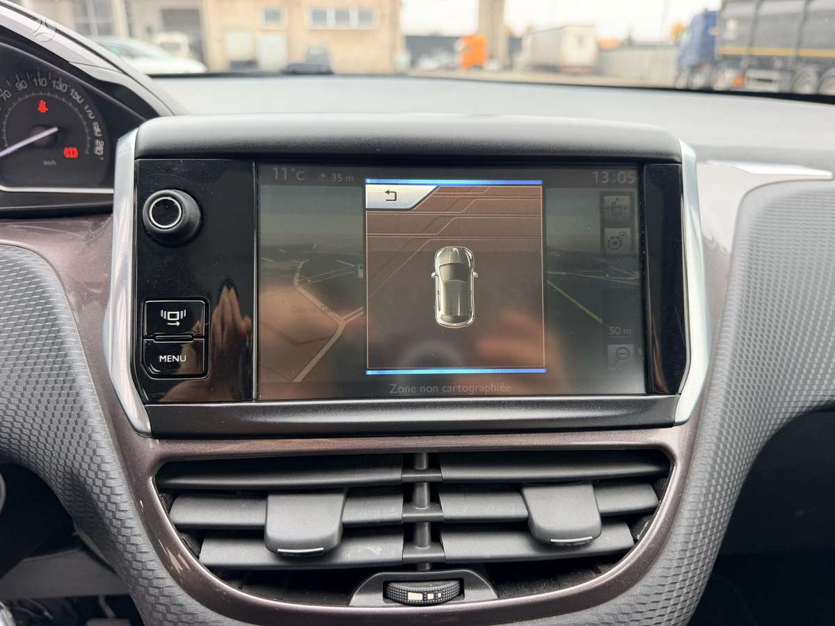 Peugeot 2008 2014 — photo 18