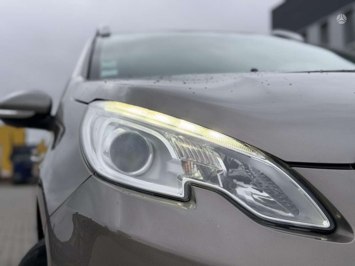Peugeot 2008 2014 — interior