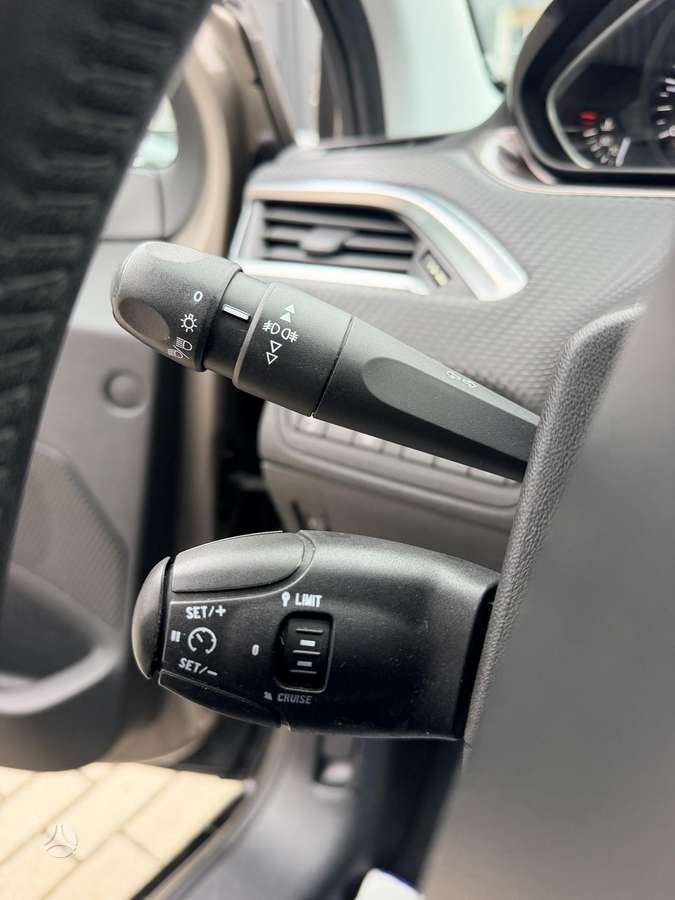 Peugeot 2008 2014 — photo 9