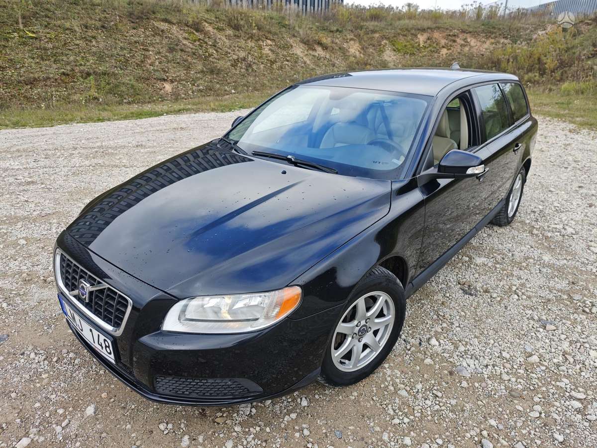 Volvo V70 2008 — вигляд ззаду