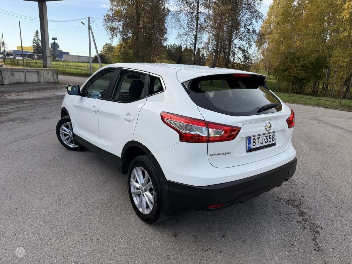 Nissan Qashqai 2015 — interior