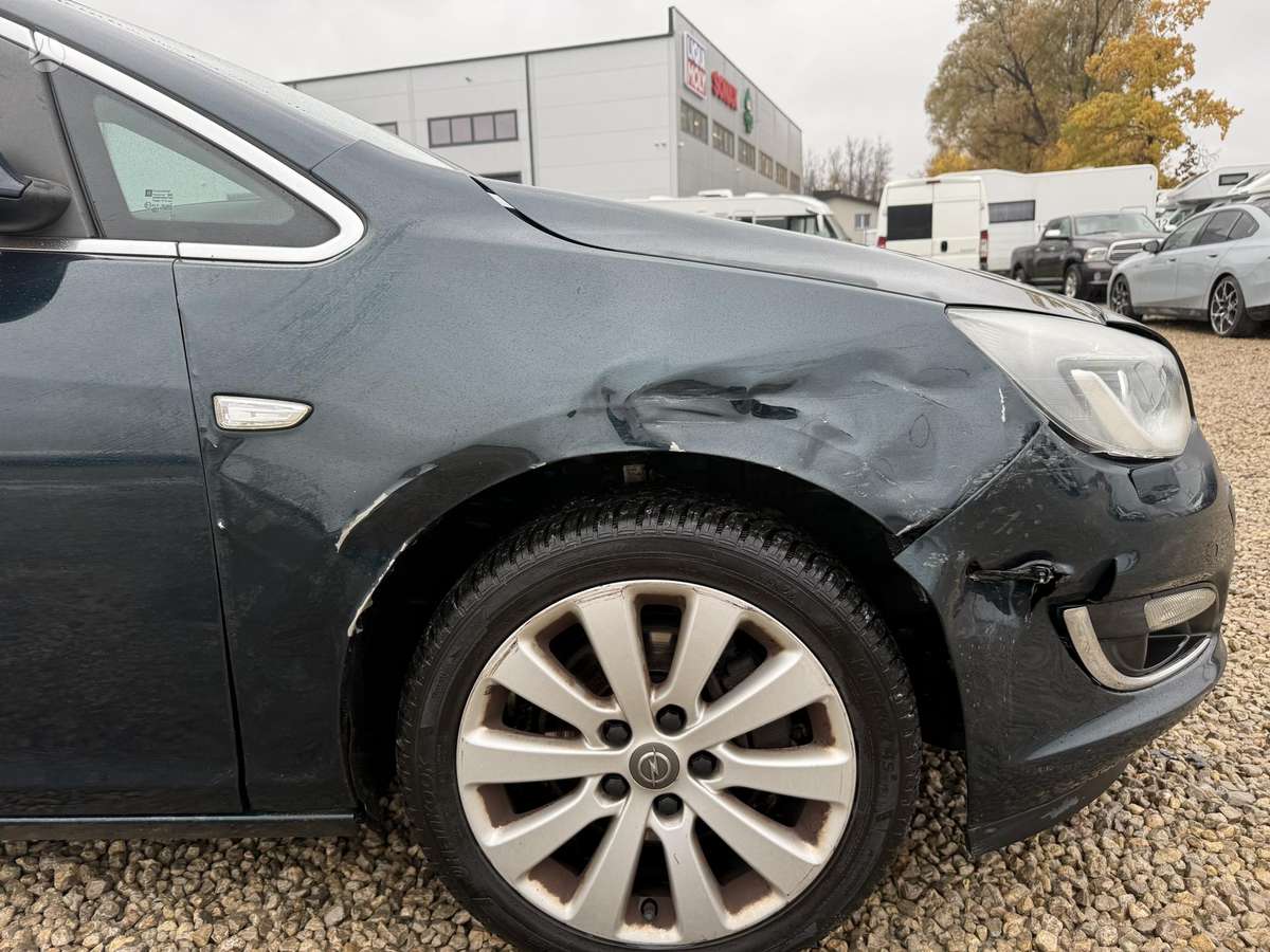 Opel Astra 2015 — фото 12