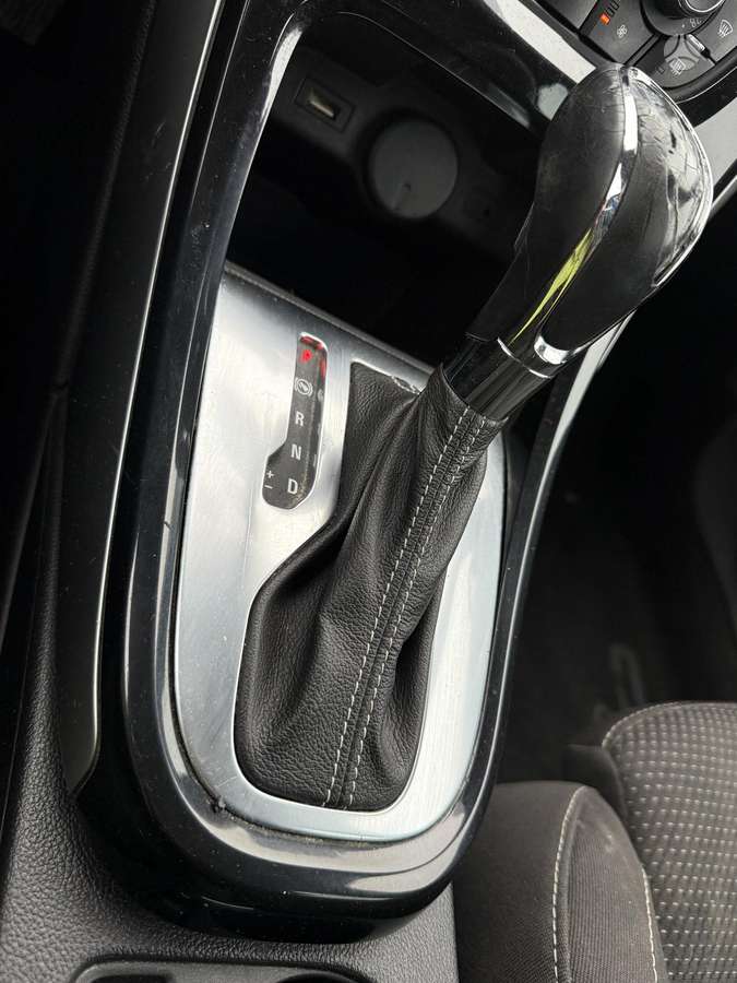 Opel Astra 2015 — фото 21