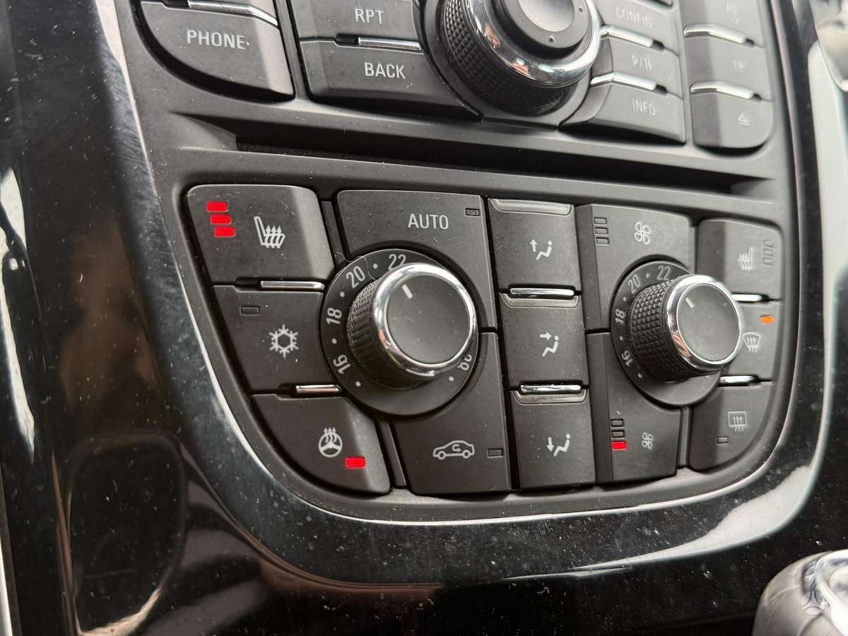 Opel Astra 2015 — фото 22