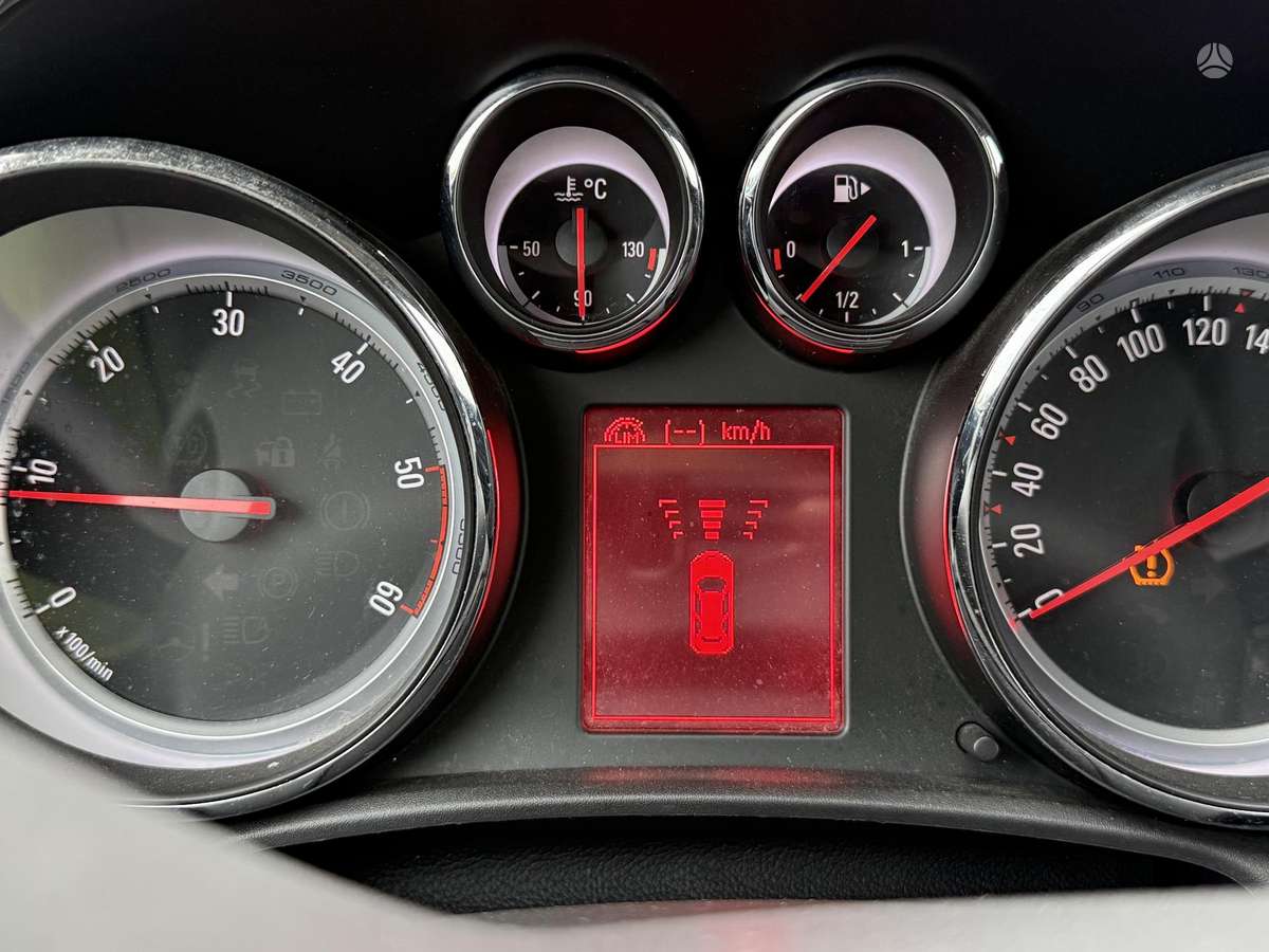 Opel Astra 2015 — фото 23