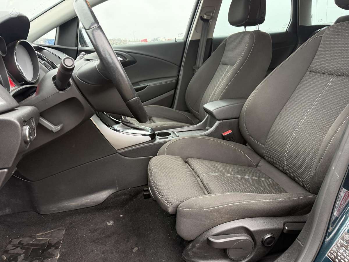 Opel Astra 2015 — фото 25