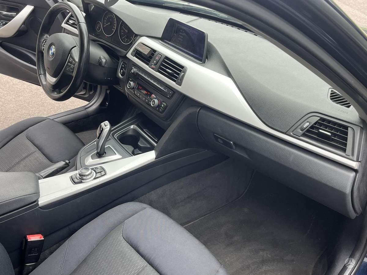 BMW 318 2013 — photo 17