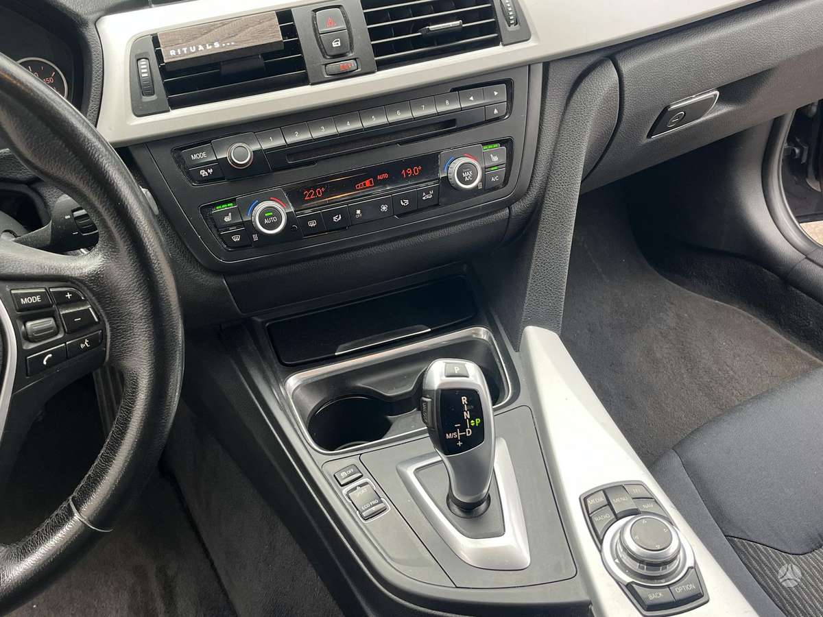 BMW 318 2013 — photo 19
