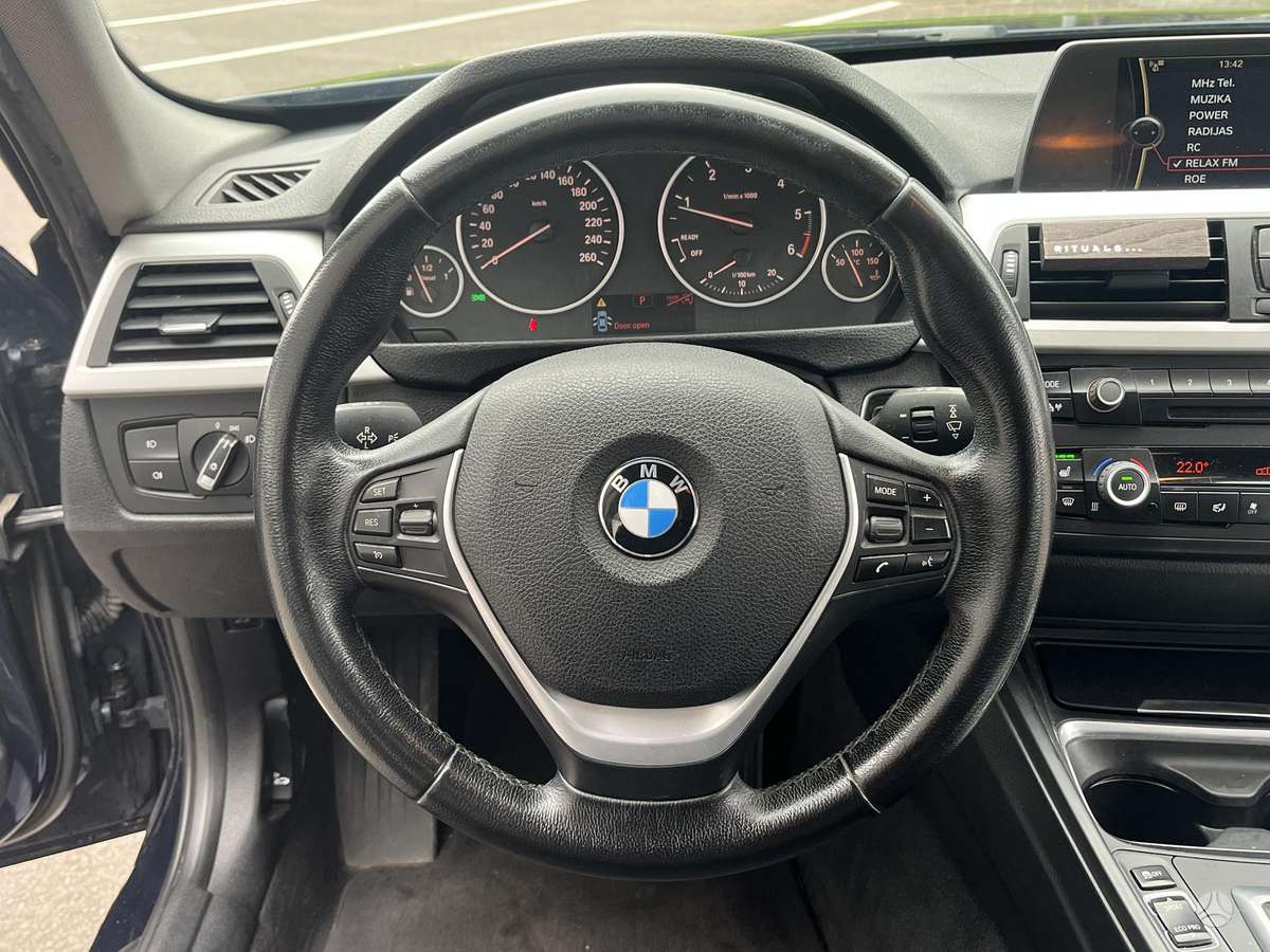 BMW 318 2013 — photo 20