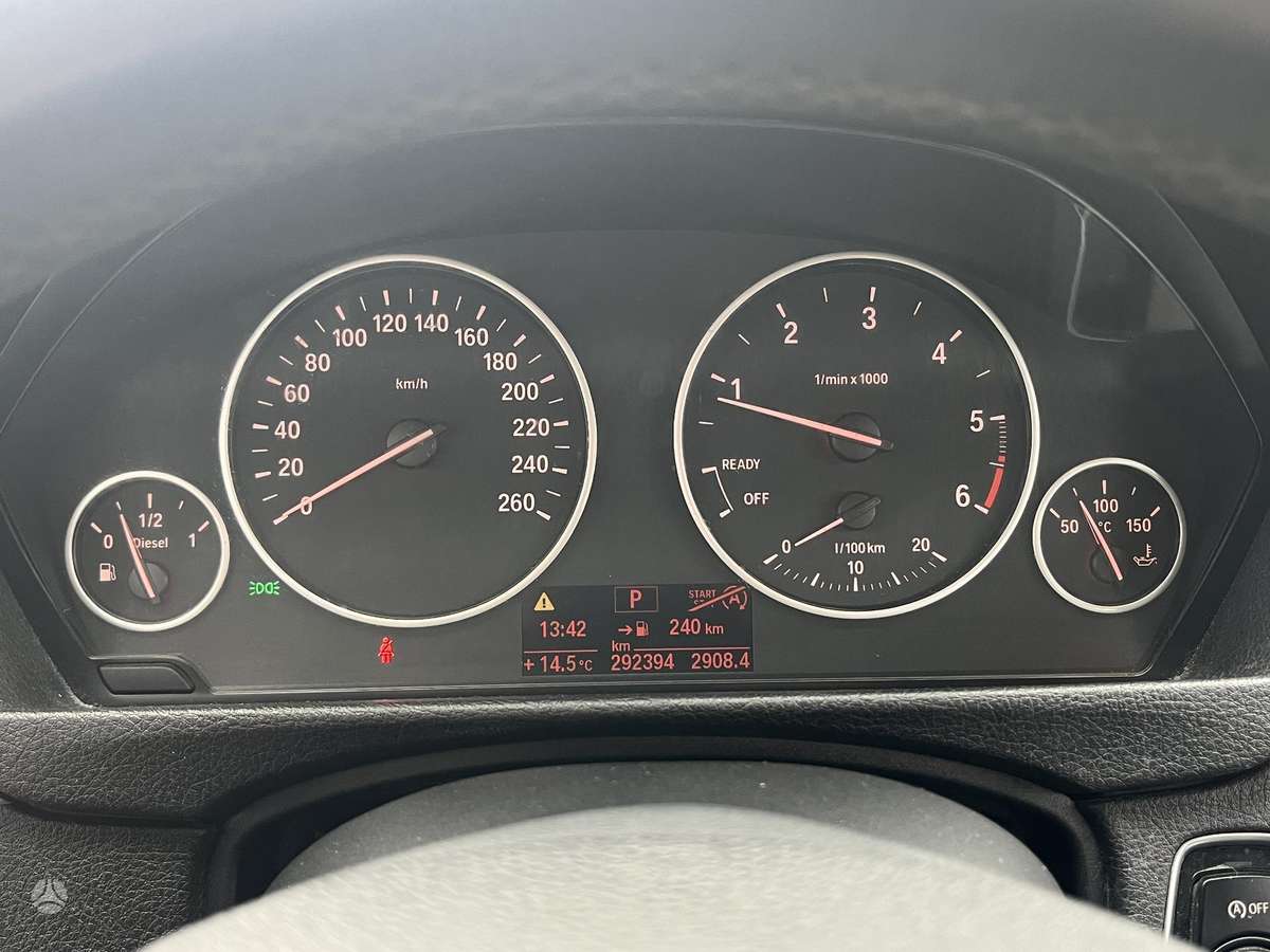 BMW 318 2013 — photo 21
