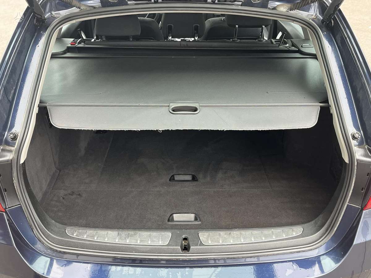 BMW 318 2013 — photo 26