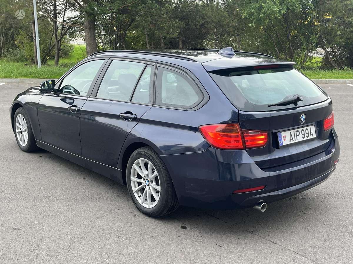 BMW 318 2013 — interior