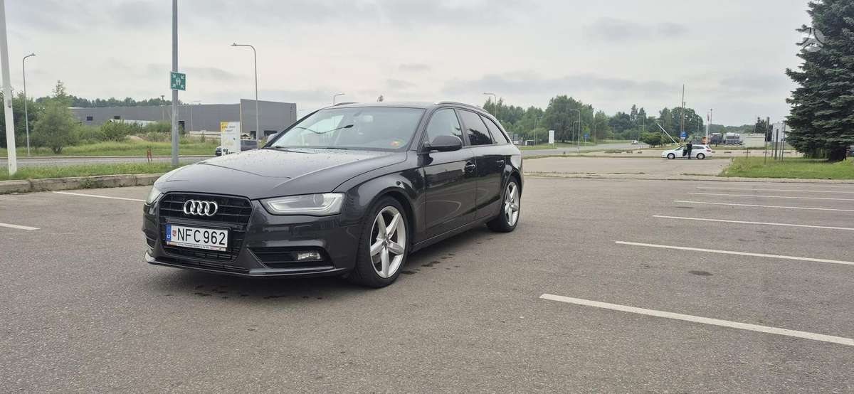 Audi A4 2012 — салон