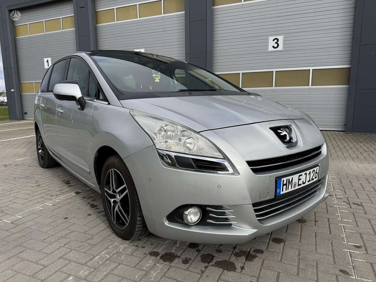 Peugeot 5008 2011 — вигляд ззаду