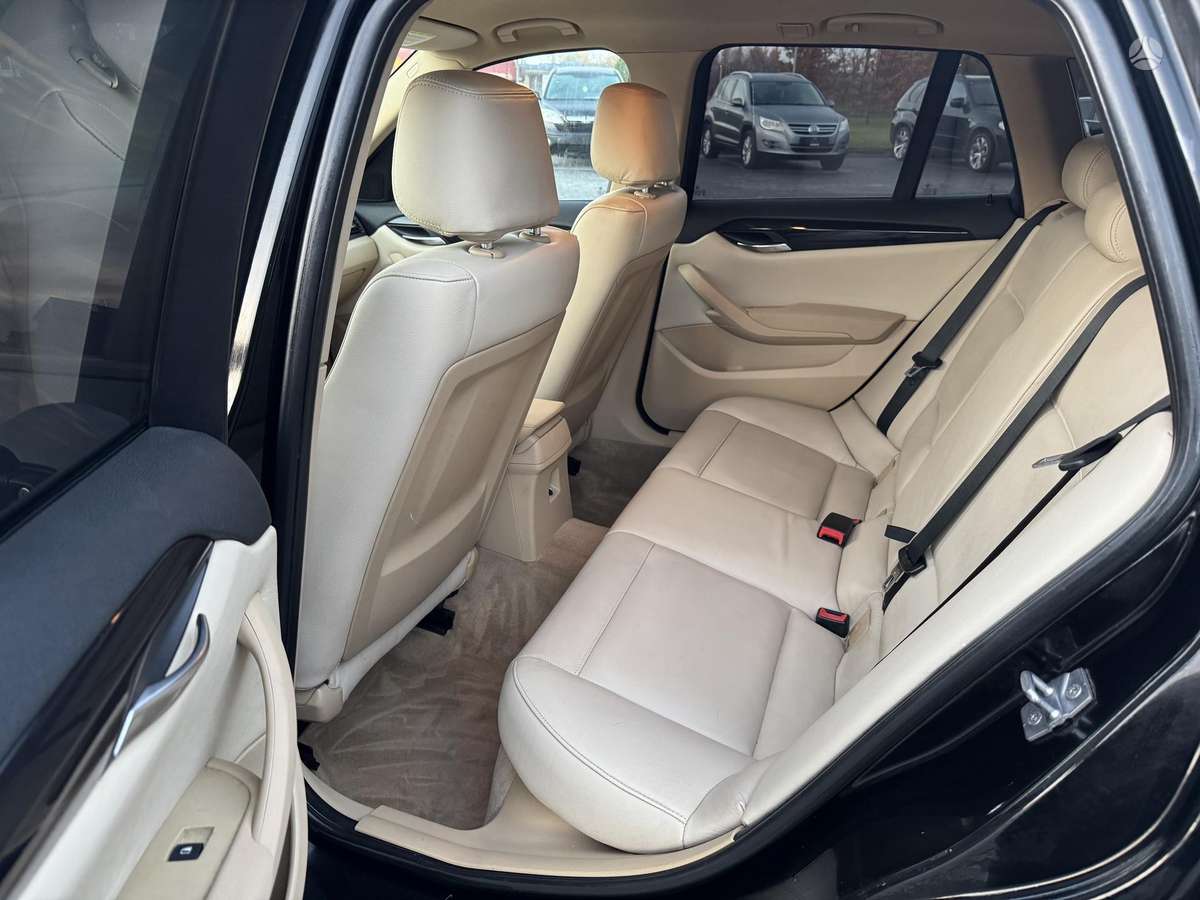 BMW X1 2011 — photo 17